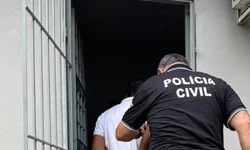 Homem é preso com pistolas, carregadores e quase 300 munições