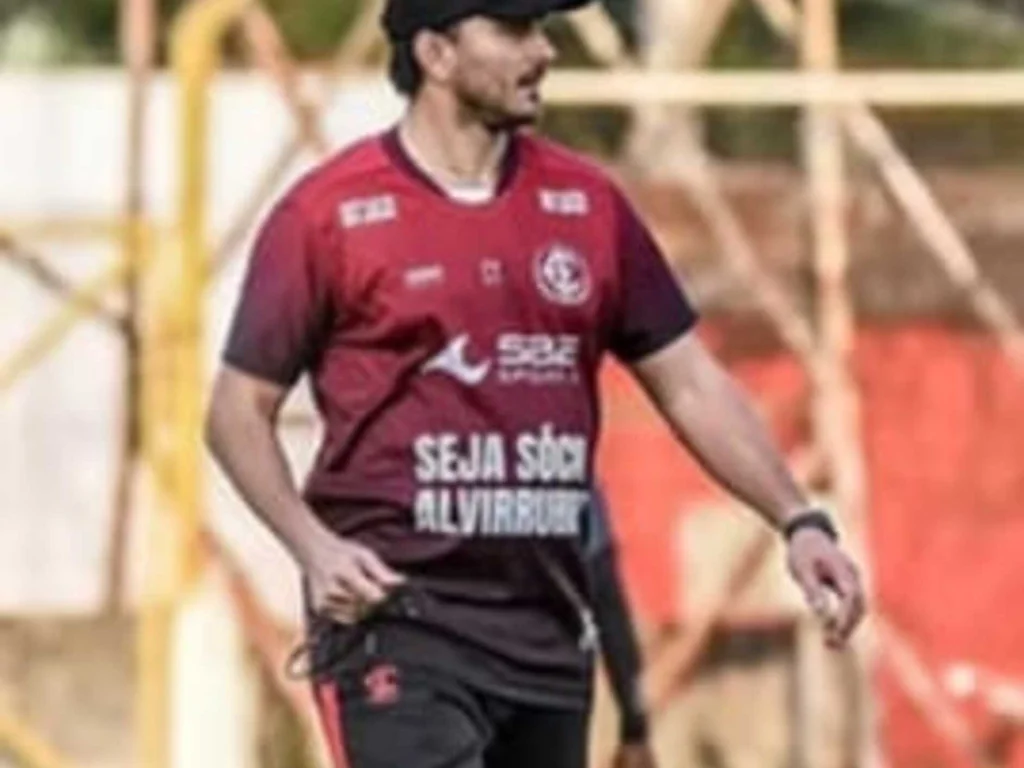 Bruno Coutinho segue no comando do Inter-SM