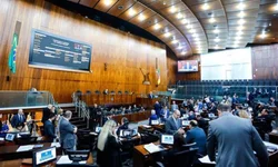 Projetos querem garantir mais transparência na cobrança e contratação de empréstimos