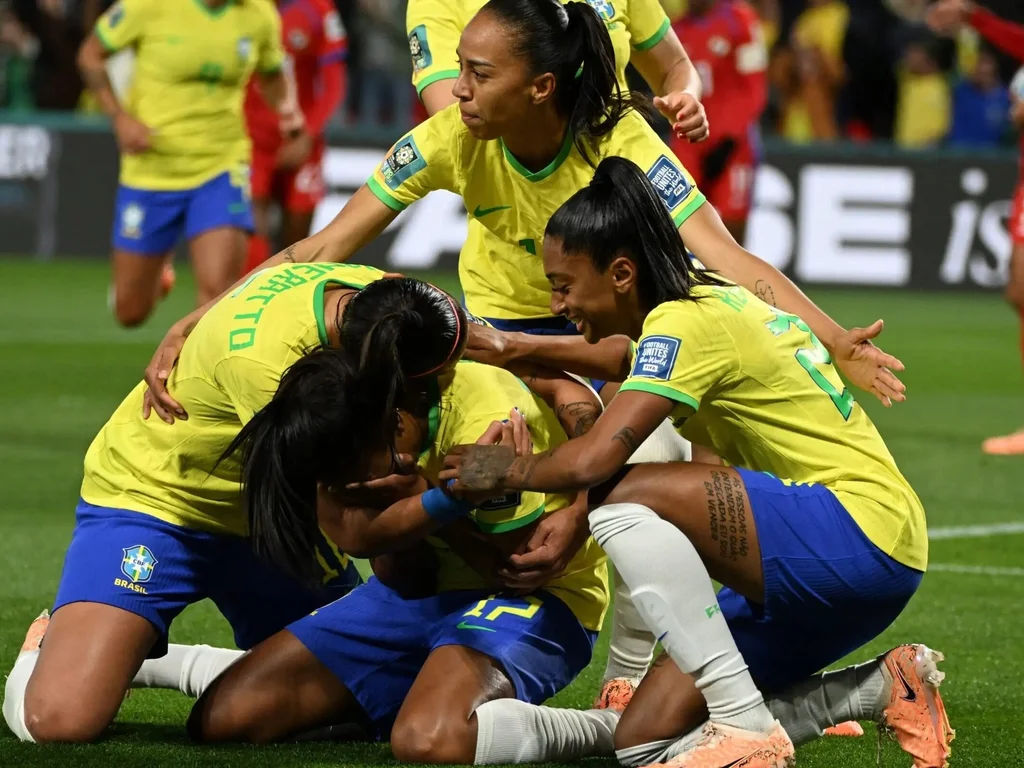 Leitores opinam sobre alterações de serviços durante Copa do Mundo