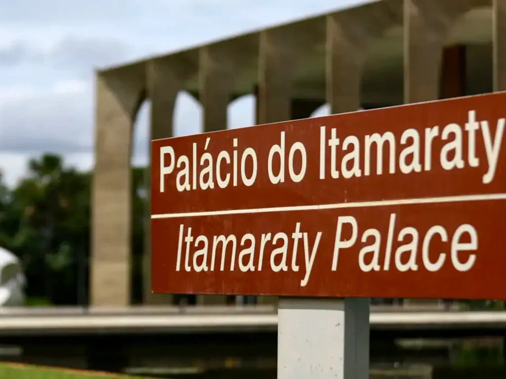 Governo quer repatriar brasileiros que estão no Irã