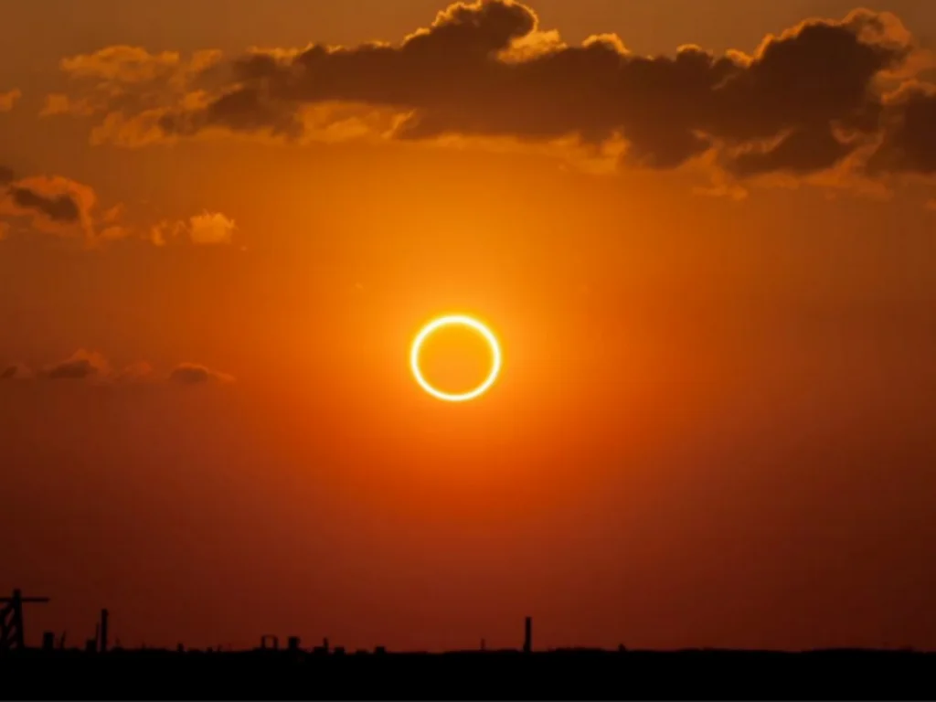 Eclipse solar e chuvas de meteoros marcam céu de outubro