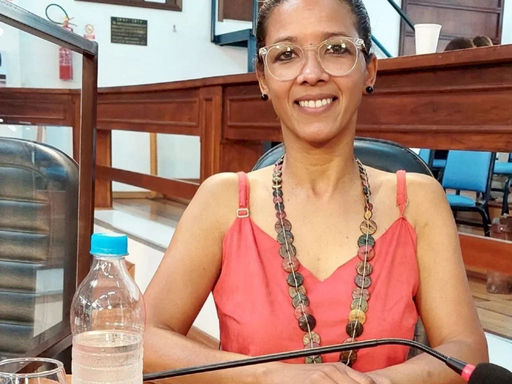 Vereadora é alvo de ataques racistas