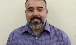 Parede de caixas de leite é erguida no presídio