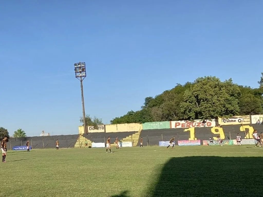 Bagé empata em casa