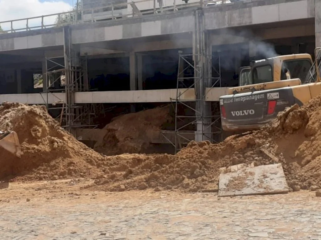 Obra da radioterapia sofre desmoronamento