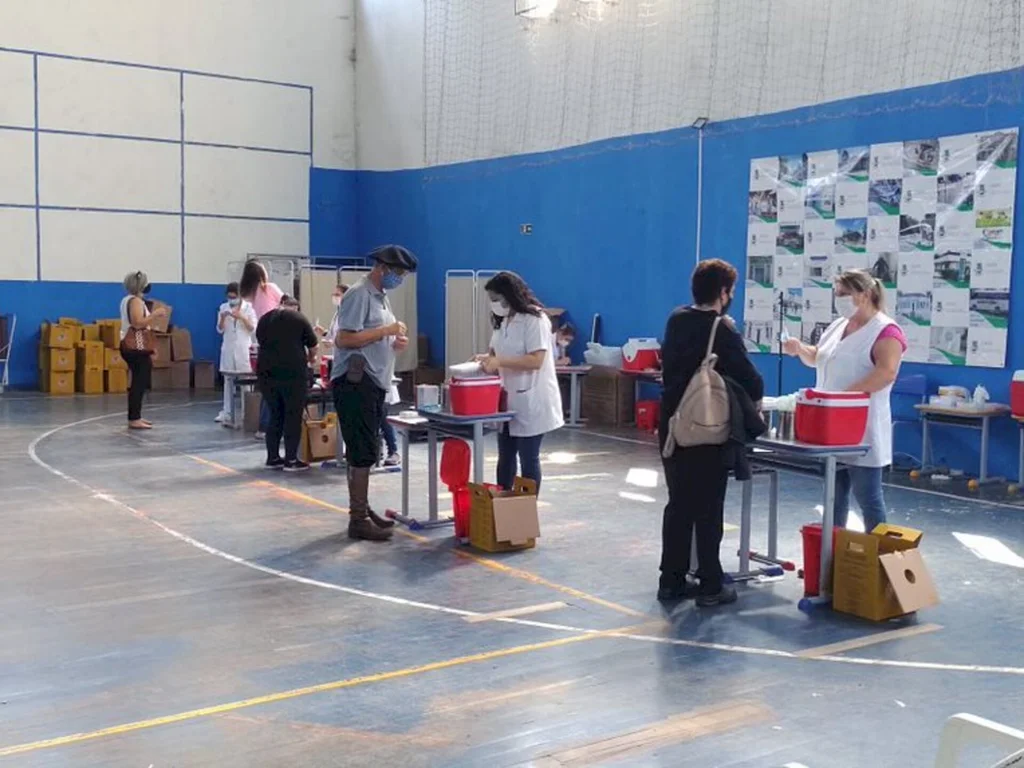 Vacinação ocorre neste sábado e só retorna na quarta