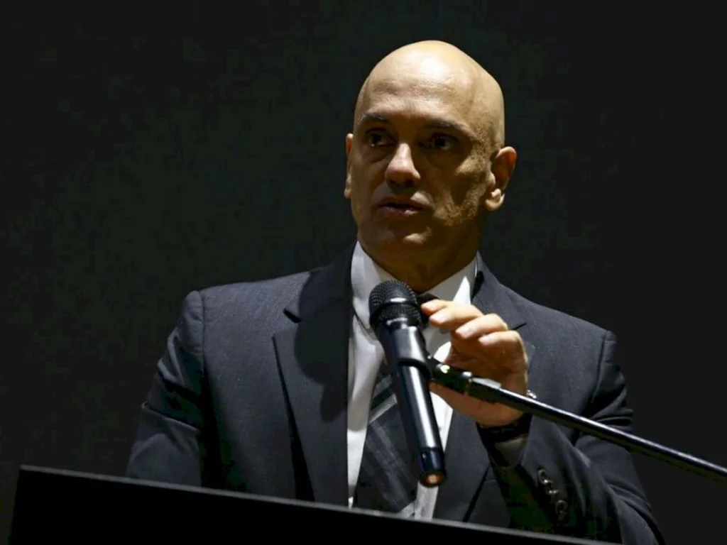 Moraes determina prisão do ex-comandante da PM e de Anderson Torres