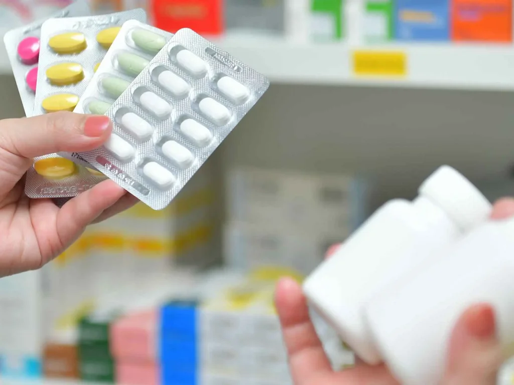 Resolução permite que farmacêuticos prescrevam medicamentos