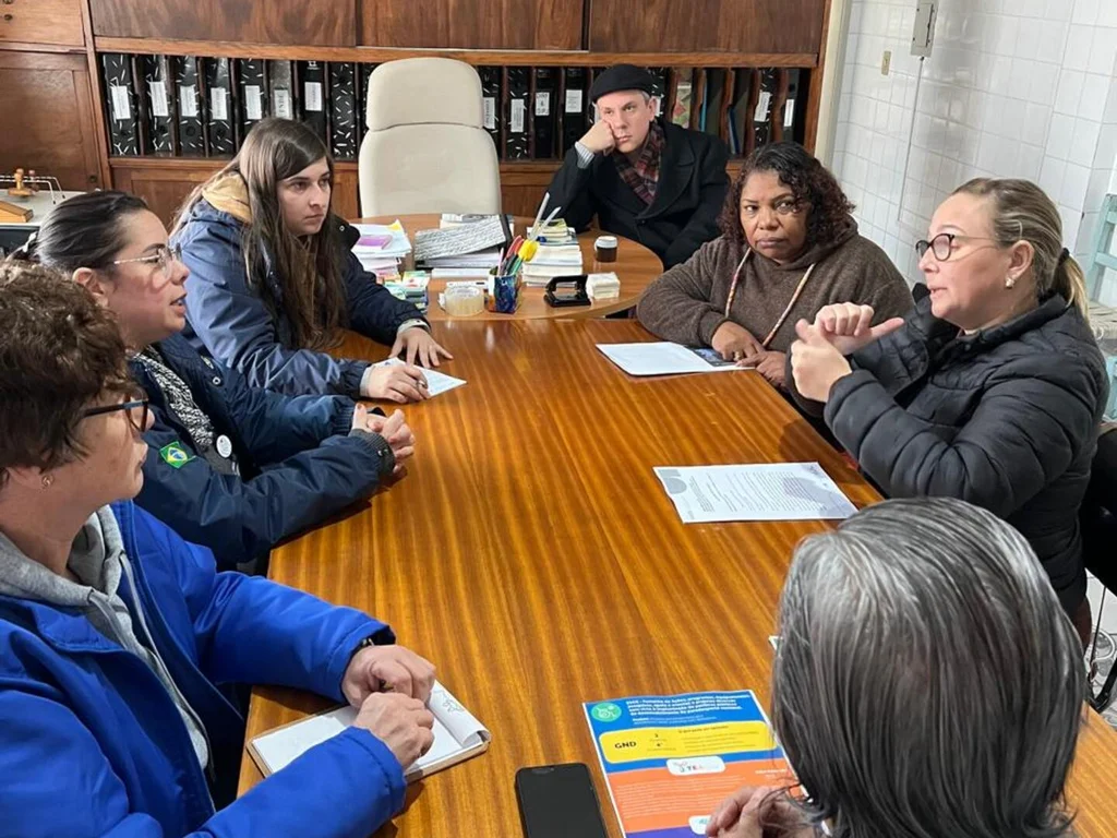 Ana Paula discute programas nacionais e ações locais no Caminho da Luz