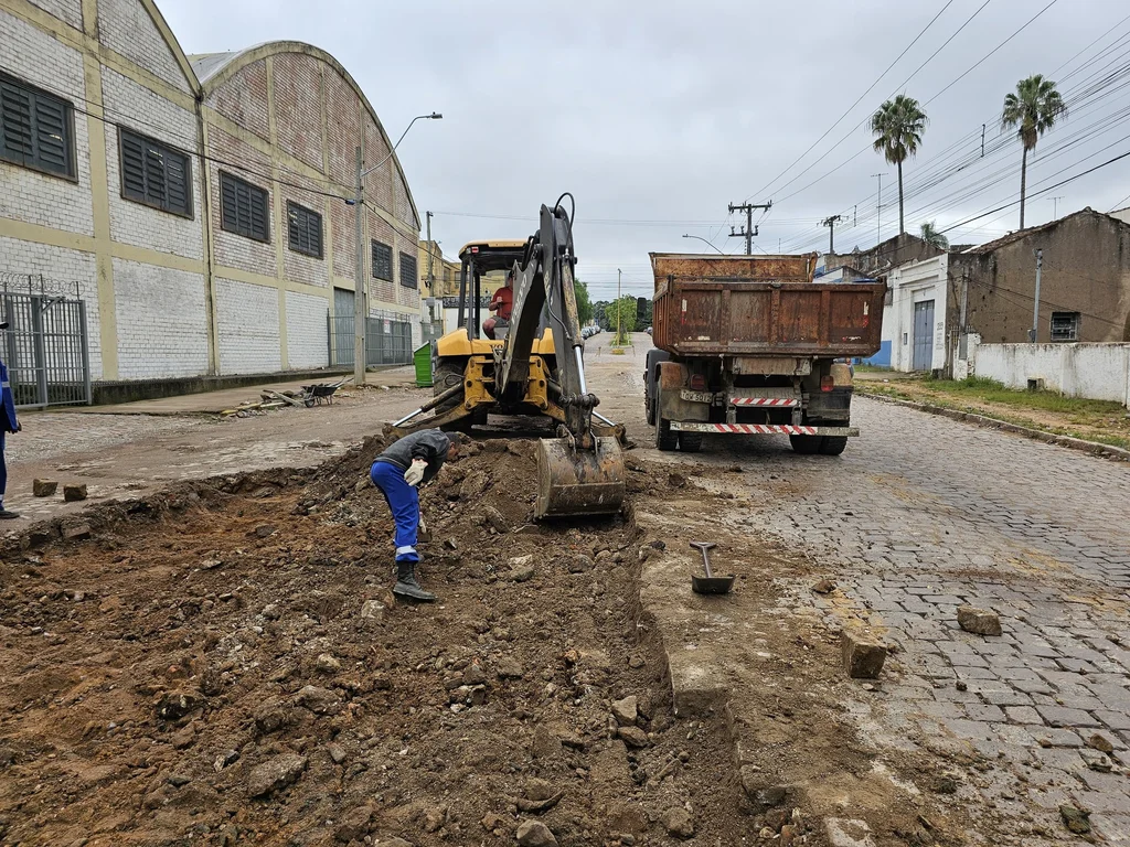 Começa calçamento de trecho da Flores da Cunha