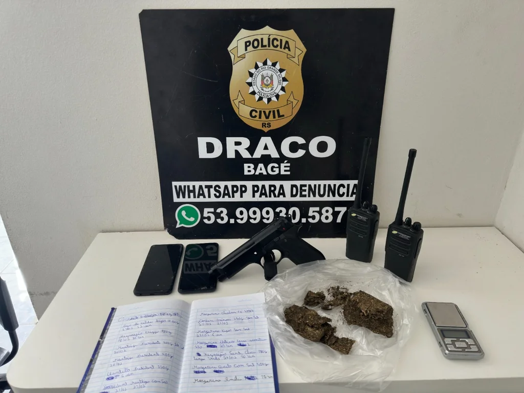 Traficante é preso com drogas e cadernos de anotações
