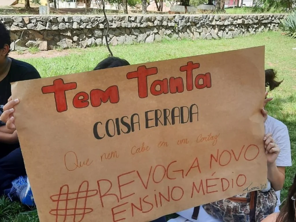 Sindicatos divergem sobre revogação do novo Ensino Médio