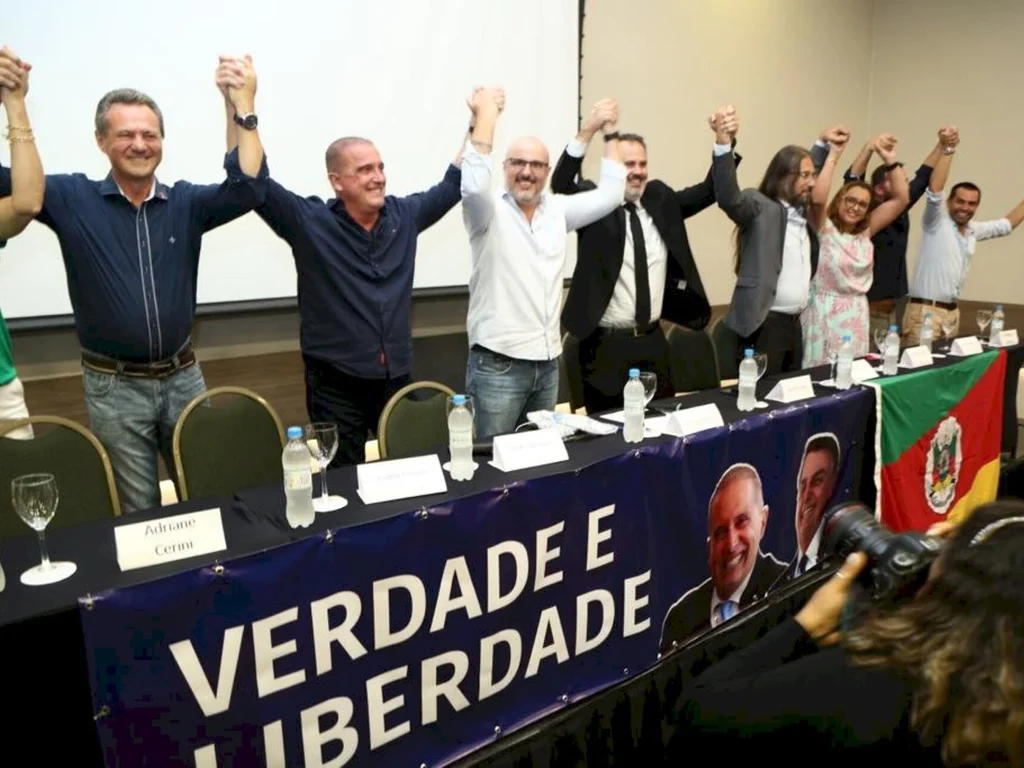 Democratas anuncia debandada em encontro com filiados