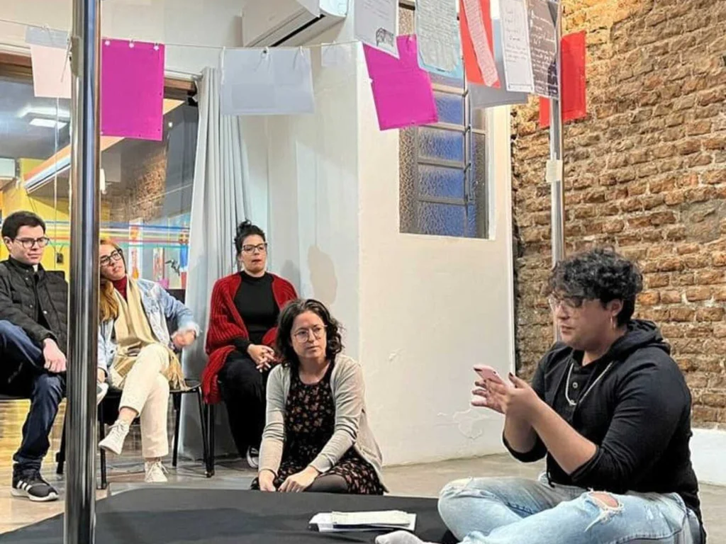 Sarau propõe roda de conversa sobre escrita e textos autorais