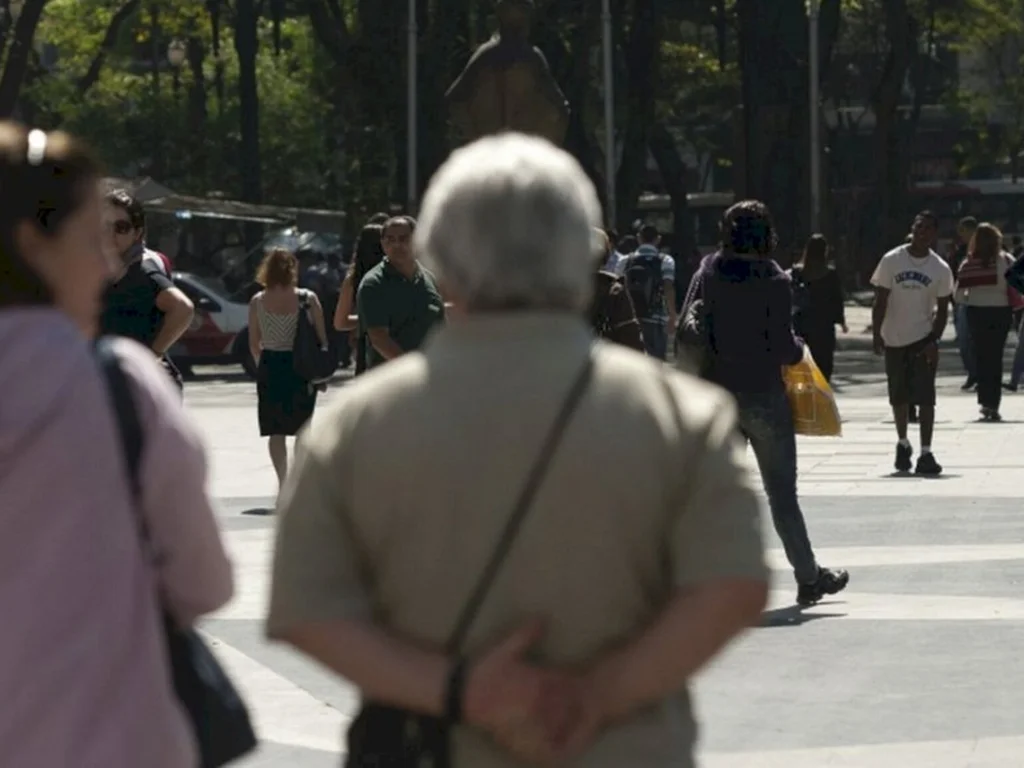 Contingente de idosos residentes no Brasil aumenta 39,8%
