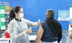 Queda de internações é proporcional ao avanço da vacinação