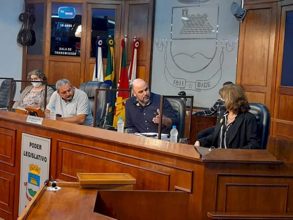 Vereadores pedem vacina para Educação