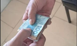 PRF flagra motorista sob efeito de álcool após tombamento