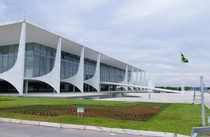 Orçamento de 2026 fixa despesas, reajusta salário mínimo e veta emendas