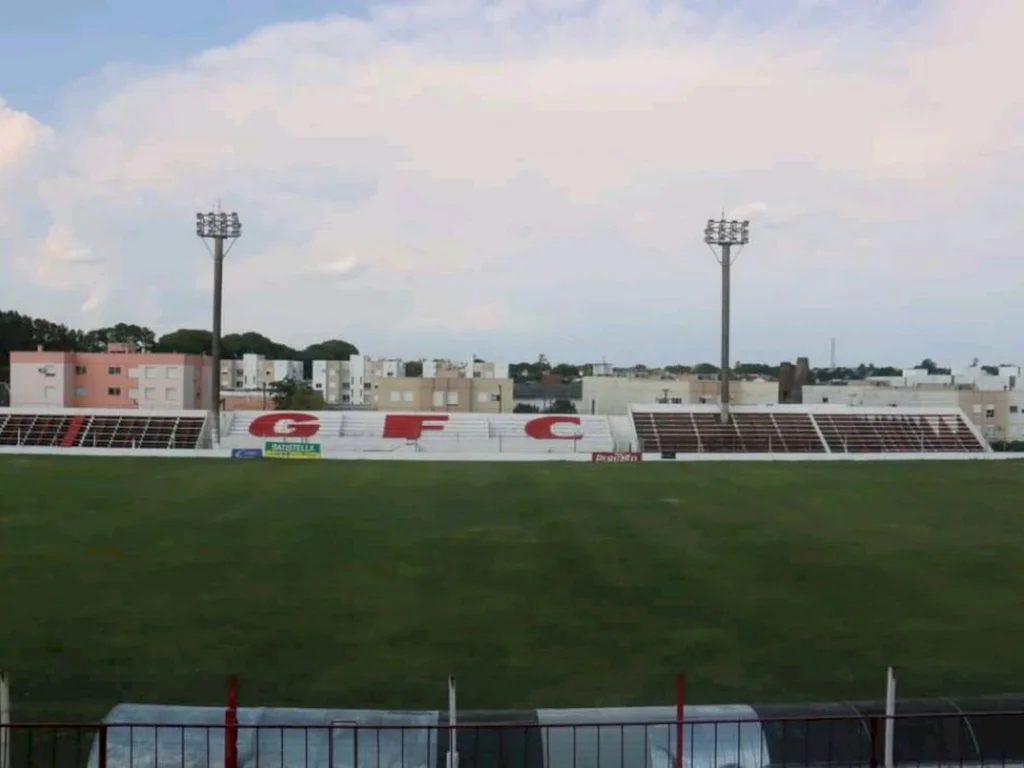 Gramado do Estrela D´alva passa por tratamento
