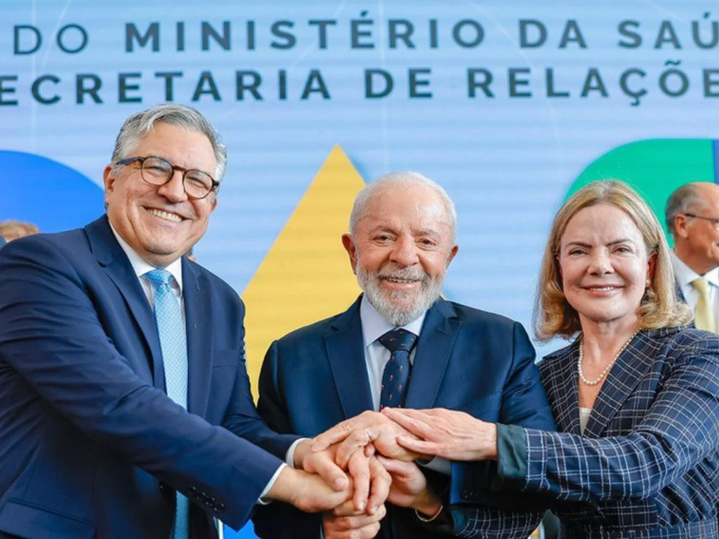 Lula dá posse aos novos ministros