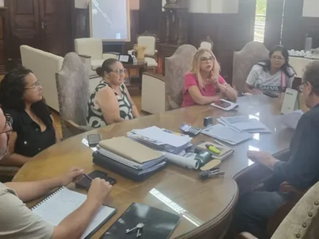 Regina Goulart debate sobre mudanças no IPE Saúde com prefeito e procuradora-geral