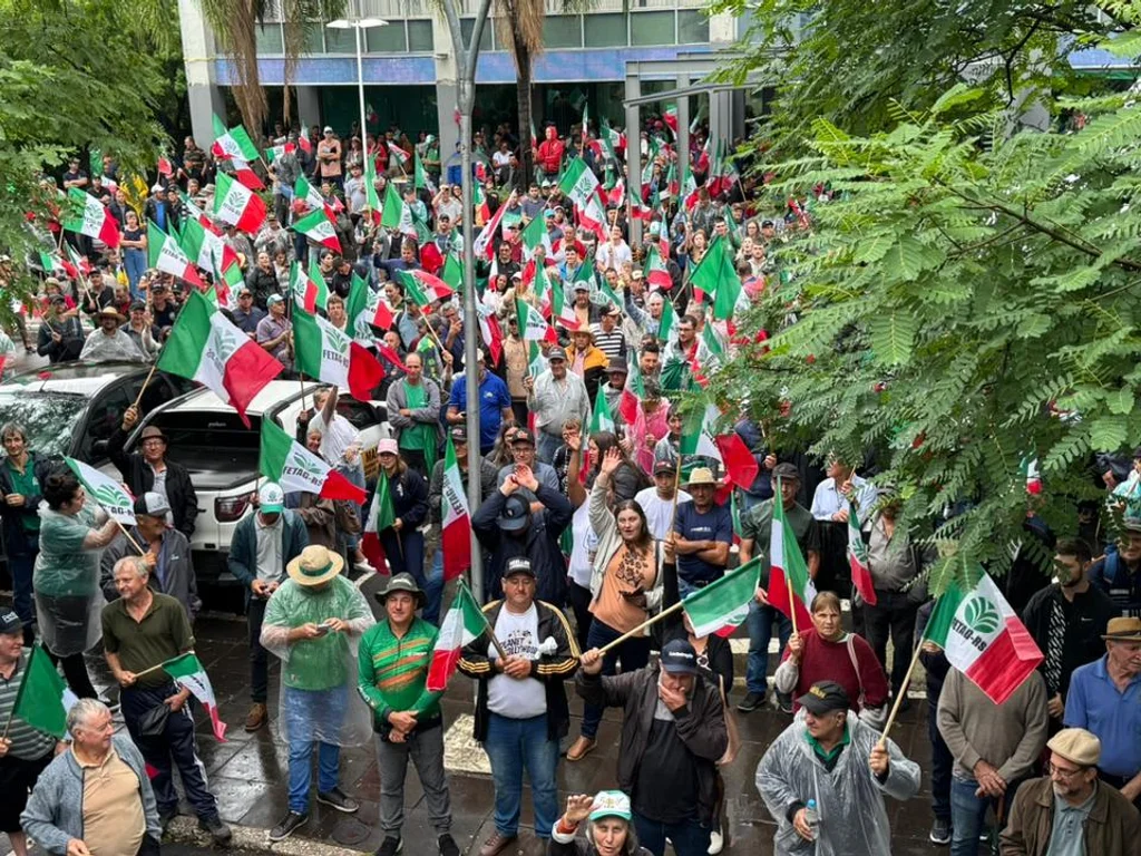 Agricultores pedem soluções em manifestação no Piratini
