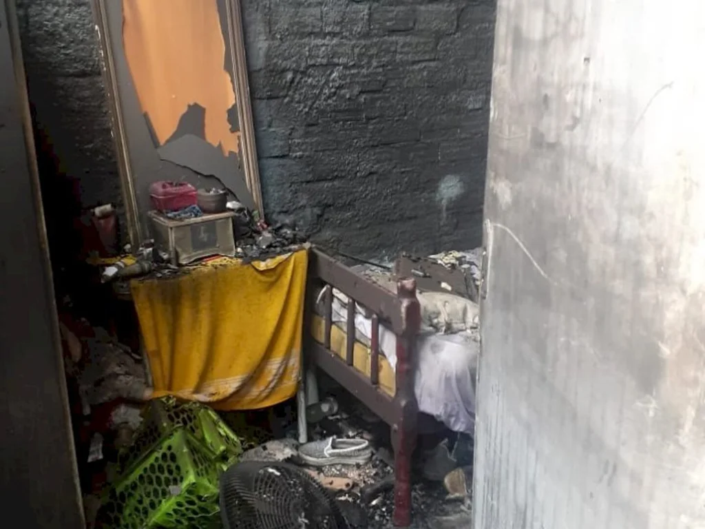 Mulher que ateou fogo no corpo e na casa está em estado grave