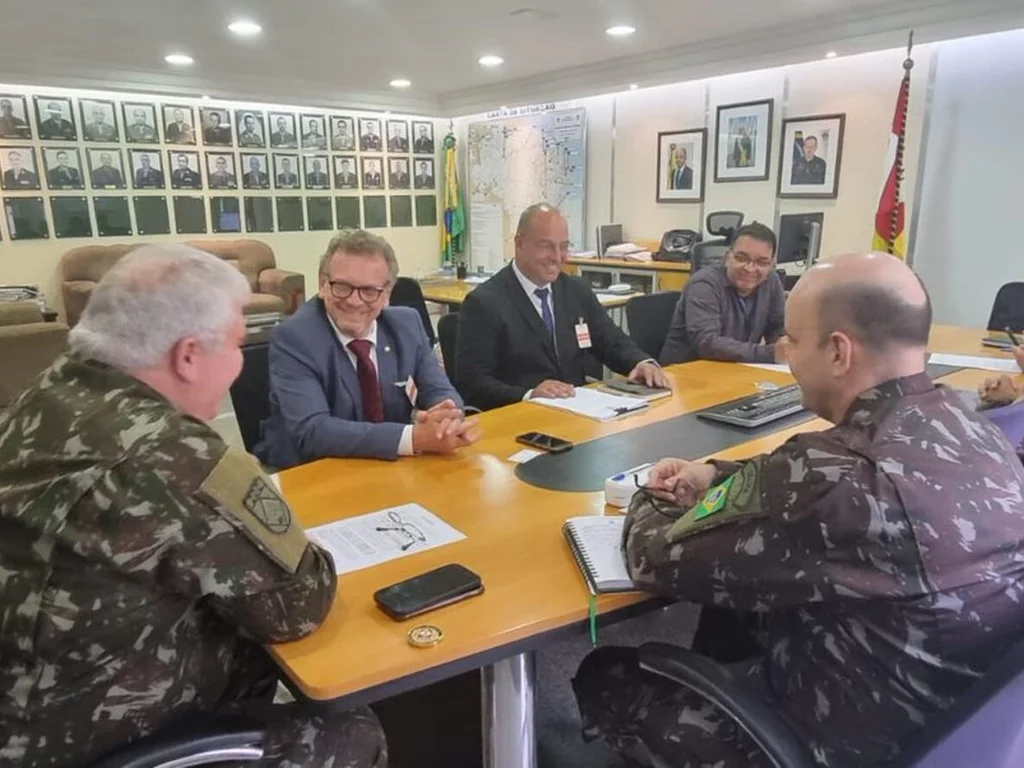 Mainardi se reúne com exército para tratar da obra da barragem