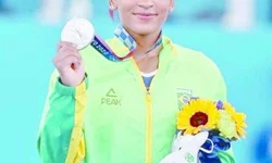 ‘É mais fácil obter o que se deseja com um sorriso do que à ponta da espada’   William Shakespeare