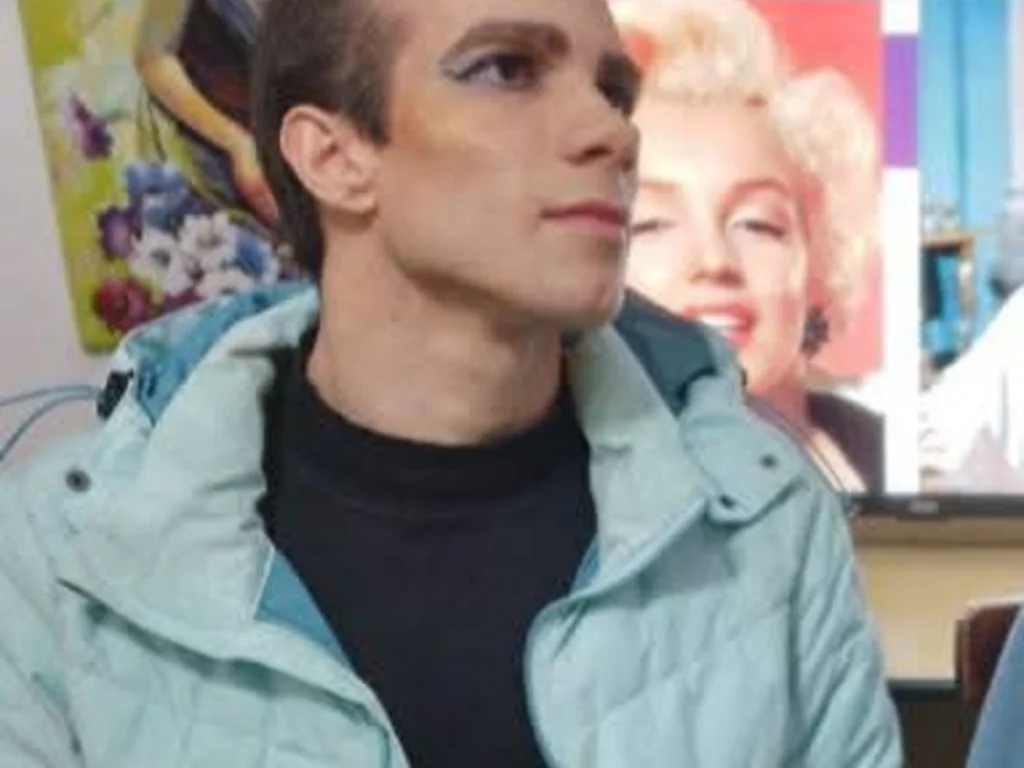 Acidente entre carro e carreta resulta na morte de dois jovens