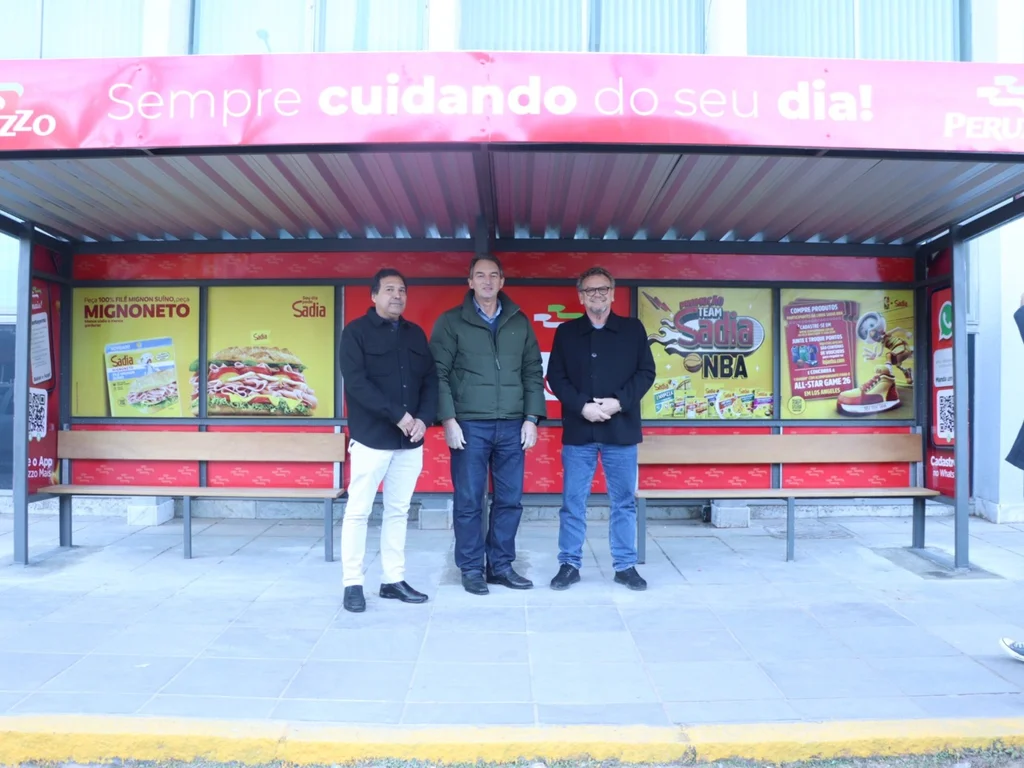 Bagé instala abrigos de ônibus com apoio da iniciativa privada