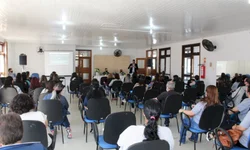 Bagé discute políticas de assistência social