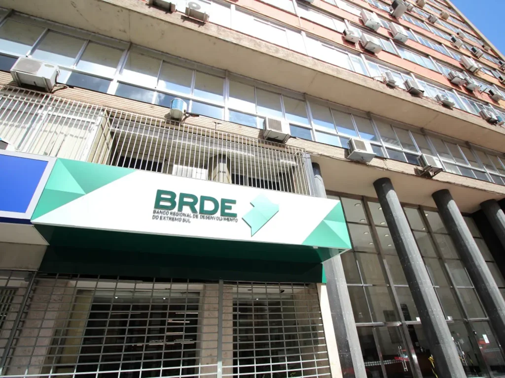 BRDE abre concurso no Sul com salários de até R$ 10,1 mil