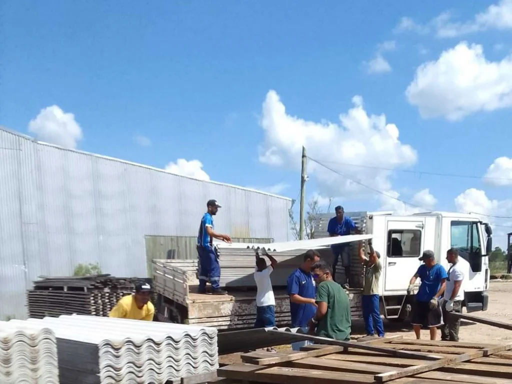 Prefeitura recupera 500 telhas armazenadas em depósito privado