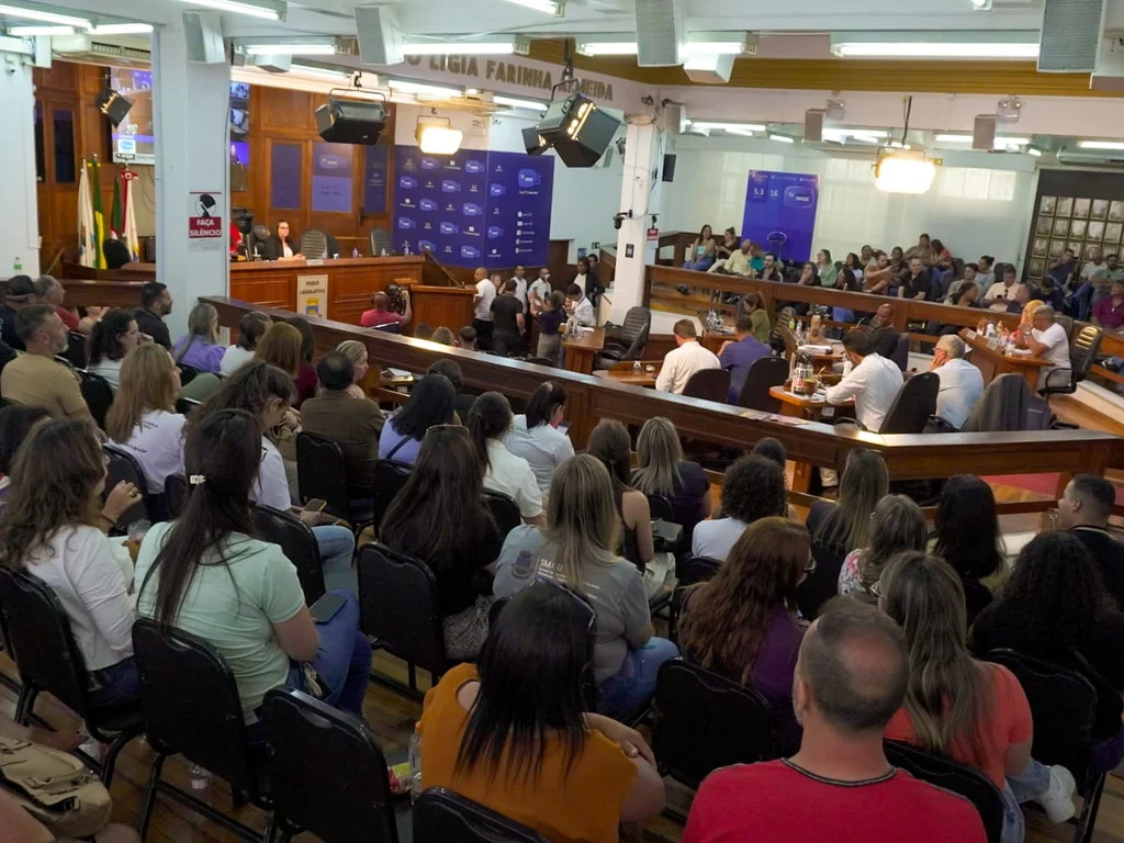 Câmara aprova projeto que reestrutura salários dos municipários