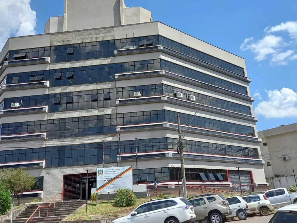 Júri é dissolvido após defensora dizer que estava com medo