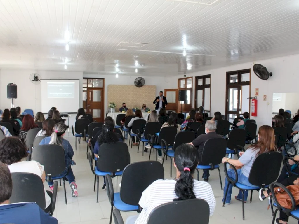 Bagé discute políticas de assistência social