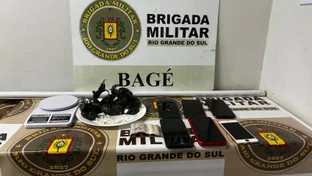 Irmãos são presos com crack e cocaína