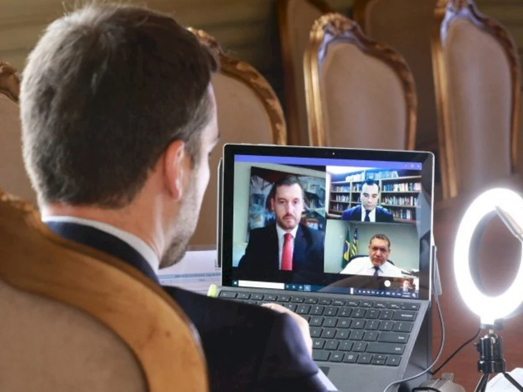 Governador defende retorno das aulas