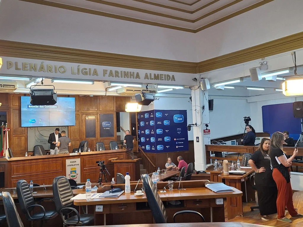 Projetos e vetos do Executivo são analisados em Extraordinária