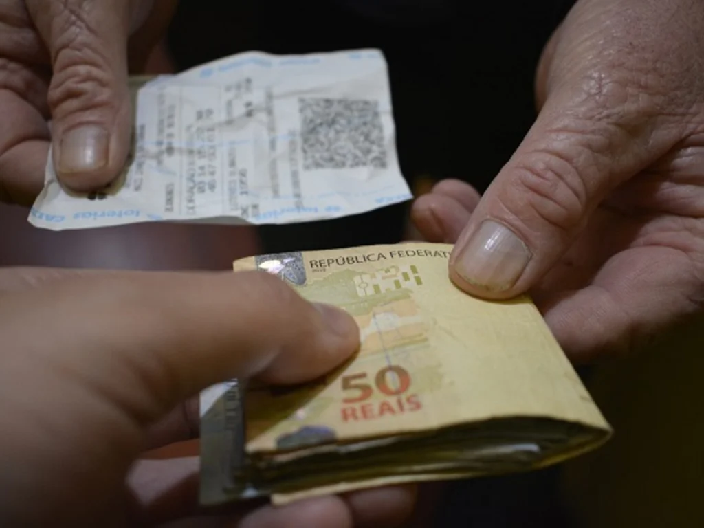 Golpe do bilhete premiado preocupa autoridades