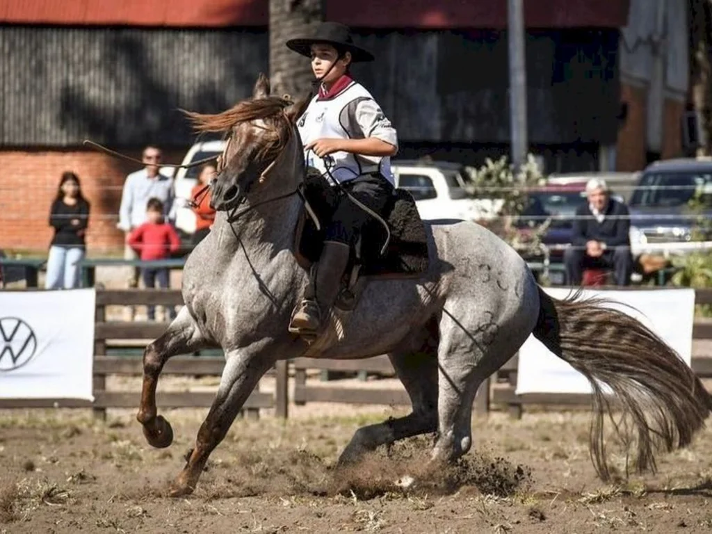 Mais jovem ginete da região é destaque no Uruguai