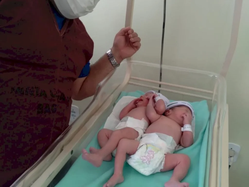 Dois meninos são os primeiros bageenses de 2022