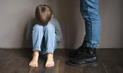 Homens são presos com arma, droga, munições e dinheiro