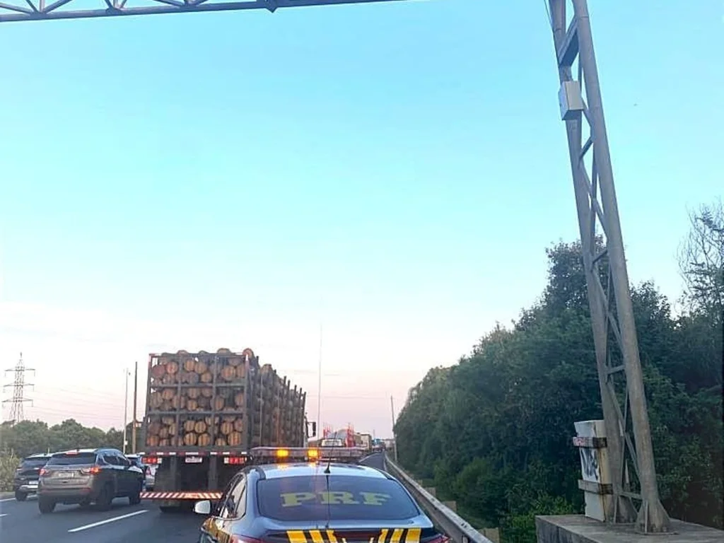 Polícia Rodoviária Federal libera uso de acostamento