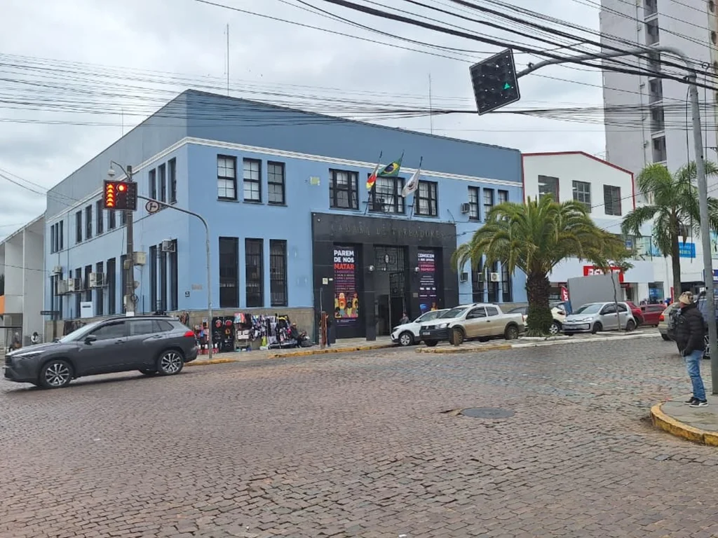 Câmara aprova aumento do salário dos Secretários e do Diretor-Geral do Daeb