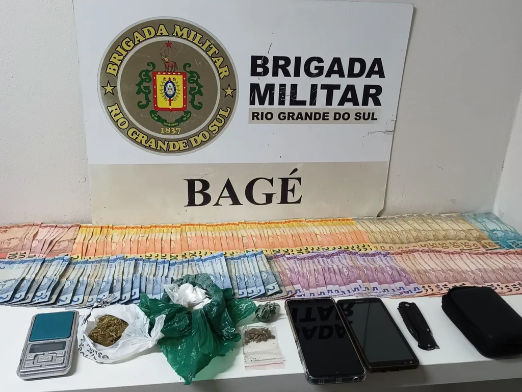 Homem é preso com drogas, dinheiro e celulares