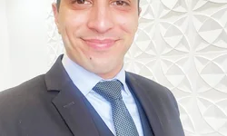 Homens são presos com arma, droga, munições e dinheiro